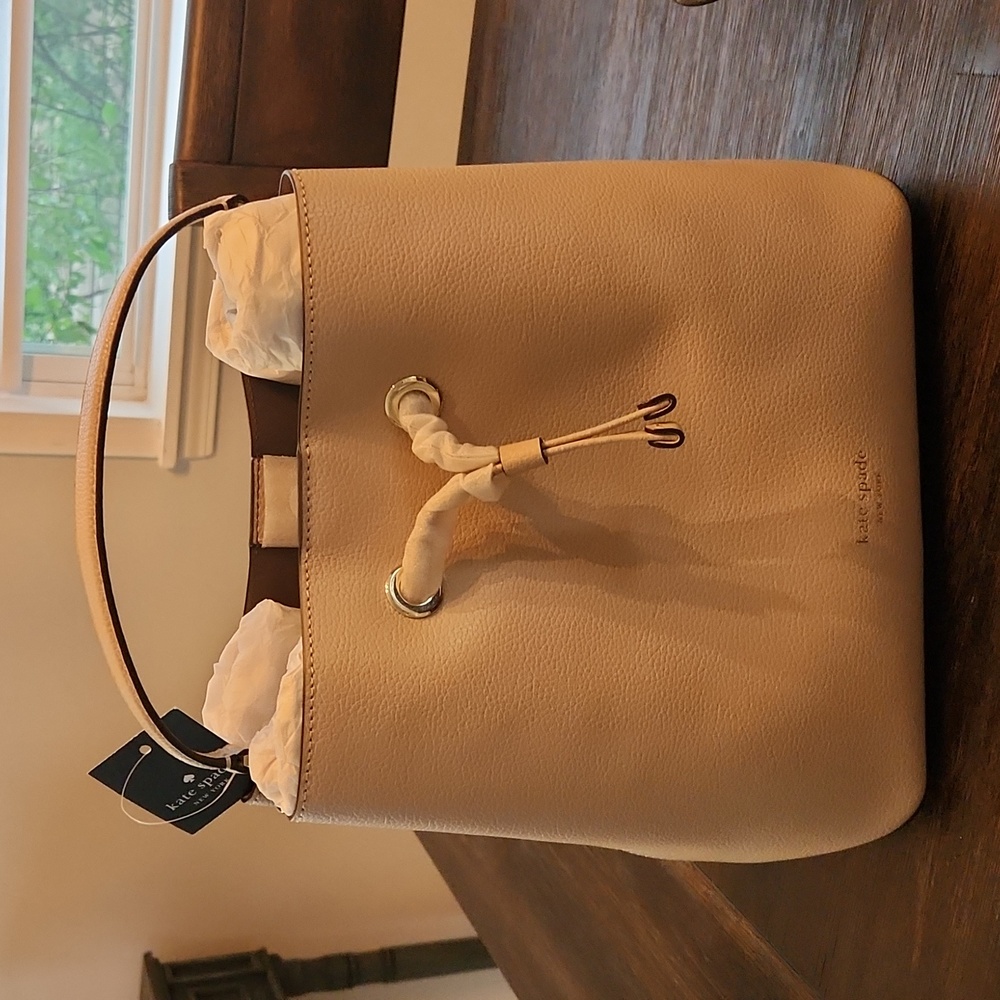KATE SPADE *NWT*  Eva Large Bucket Bag- Warm Beige
